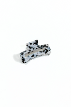 Charger l&#39;image dans la galerie, Medium Dreamy Claw Clip Black Marble Clawclips
