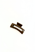 Charger l&#39;image dans la galerie, Medium Dreamy Claw Clip Chocolate Clawclips
